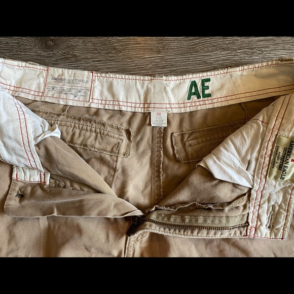 American Eagle Cargo shorts Size 32 tan - Picture 3 of 4